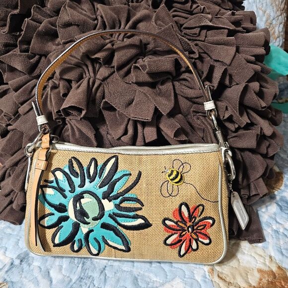 2005 Vintage Y2K Coach Demi Shoulder Bag Purse in Wicker with Rhinestone Bee - Picture 1 of 8